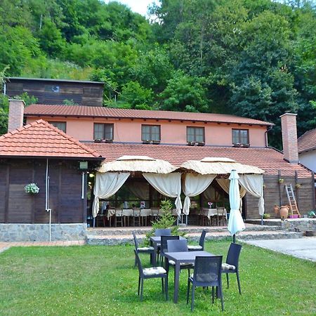 Podrum Miljevic Novi Novi Ledinci Exterior foto